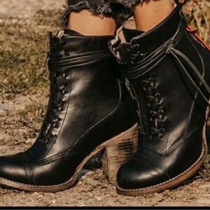 Freebird by Steven —- “Bailey” Black Lace Up Boots